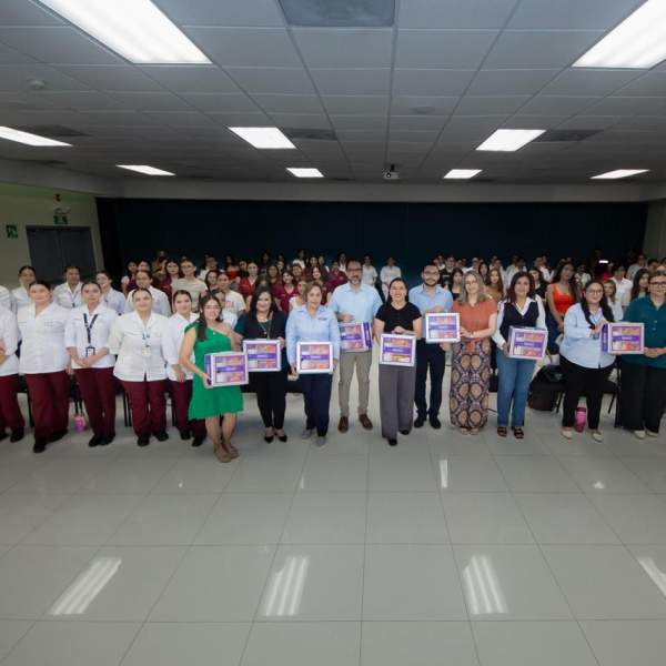 Gobierno de Sonora entrega botiquines de Bienestar Menstrual a preparatorias y universidades